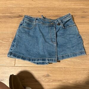 Francesca‘s Mini Skirt/Shorts